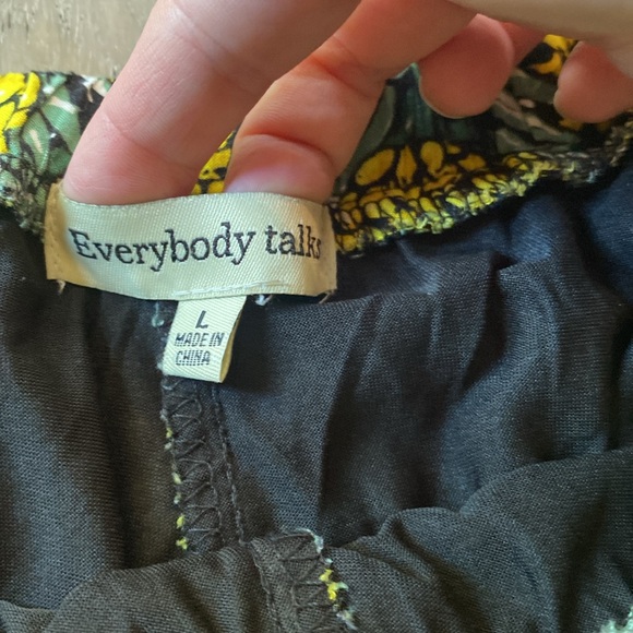 Pineapple Print Shorts in Size L - Picture 3 of 7